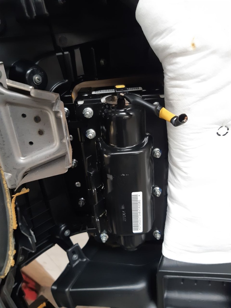 фото №7, Приборная панель консоль ремни hyundai i30 1,4 16v