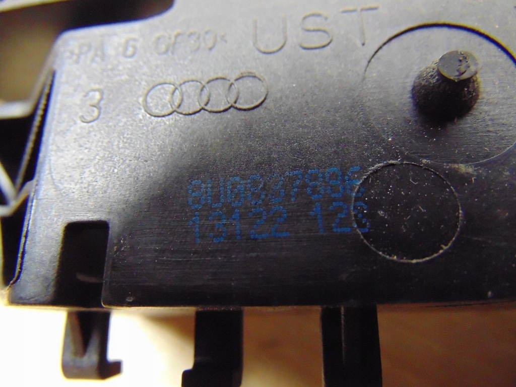 фото №11, Кронштейн кронштейн ручка audi q3 8u0837886