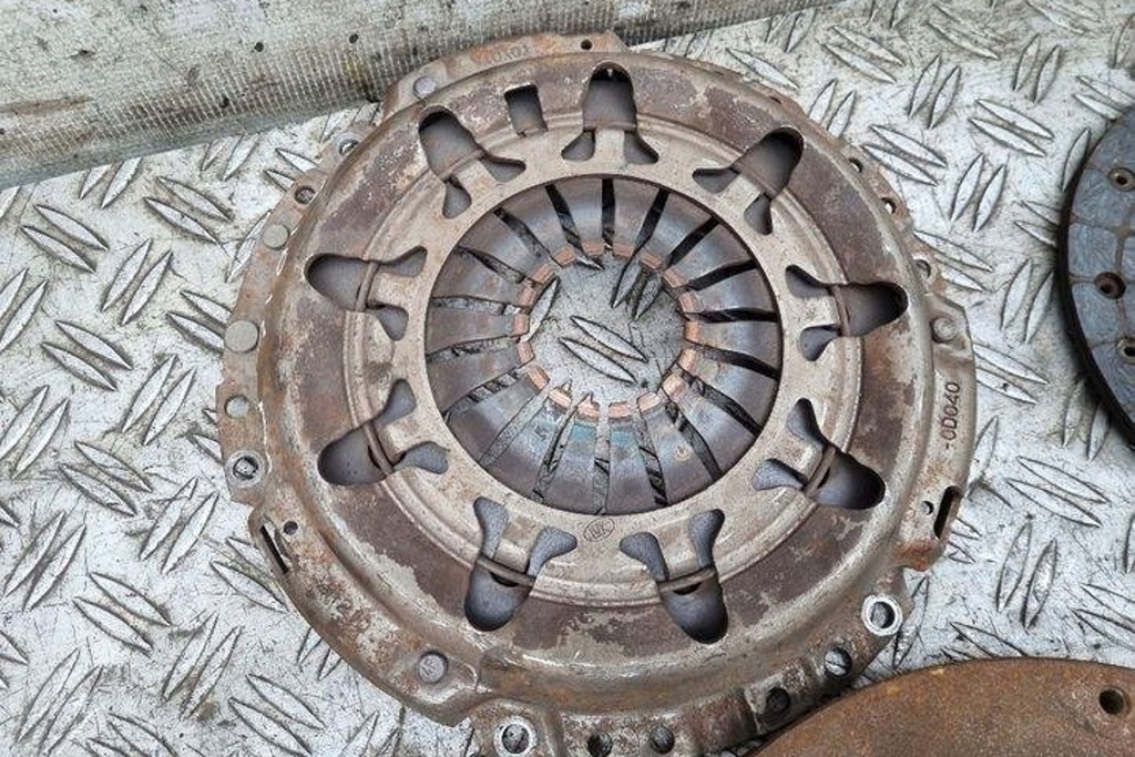 фото №16, Комплект сцепления toyota auris _e15_ 312100d040 1.4l дизель 66kw 2008