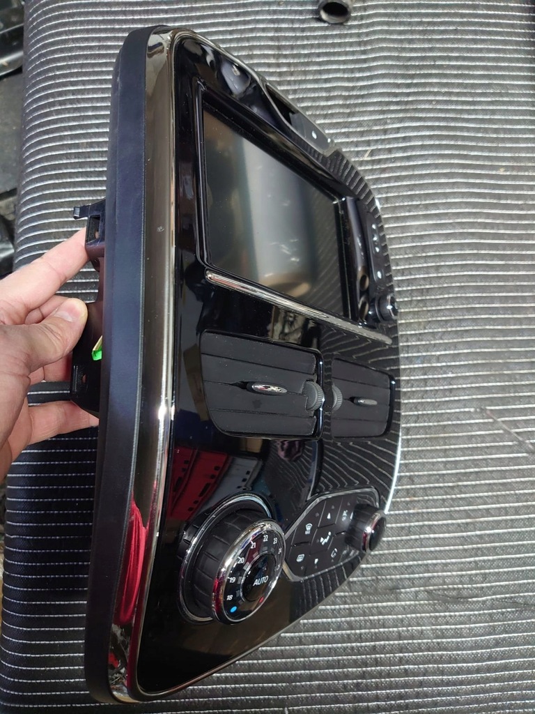 фото №10, Навигация r link clio iv рамка решётки