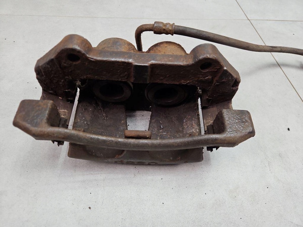 Jeep grand cherokee wk commander xk 5-10r суппорт левый перед скоба с Разборки