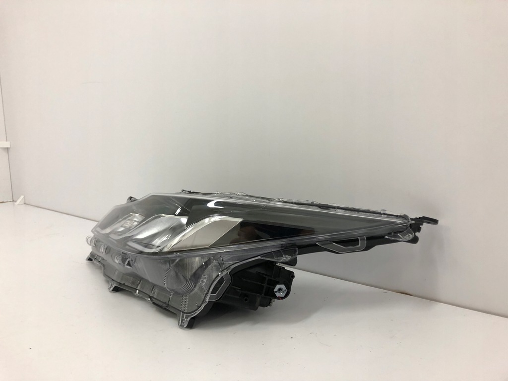 фото №3, Toyota corolla 19- e210 левый фара led