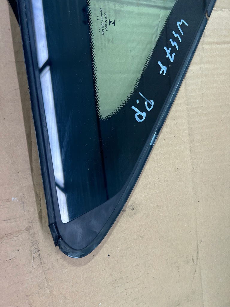 фото №4, Стекло кузовная правый перед w447 треугольник 2016r.