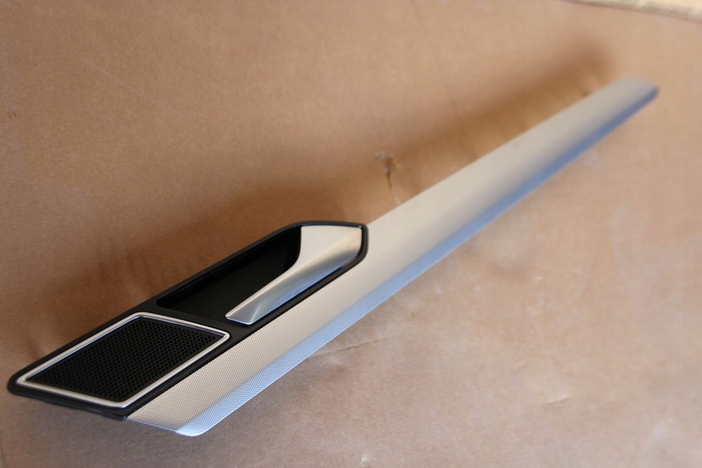 фото №1, Молдинг дверь правый задняя sonavox vw passat b8 arteon