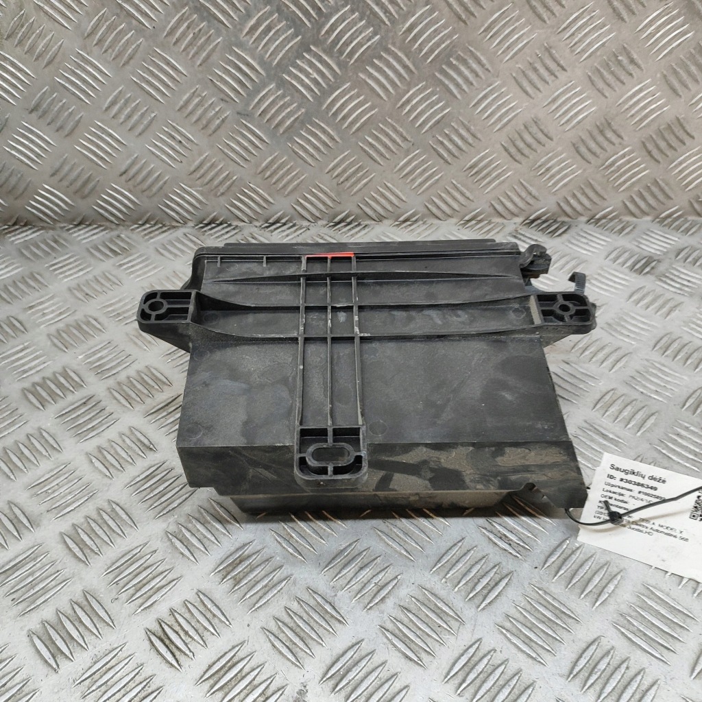 Купити Tesla model x 2018 коробка запобіжників / комплект