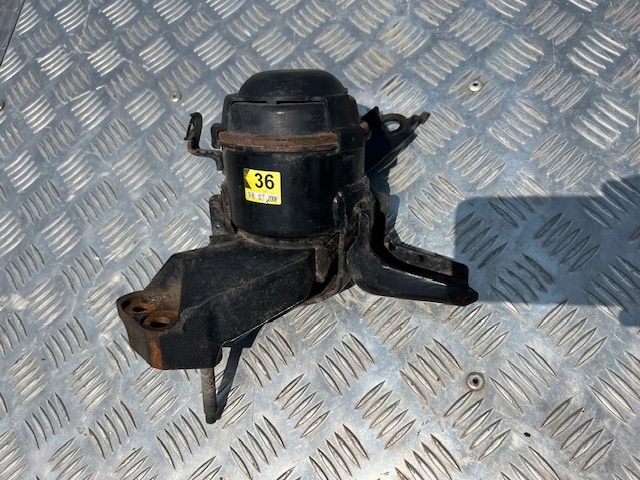 фото №1, Кронштейн подушка двигателя toyota yaris ii 1.3 2005-2011 rok vnk 36