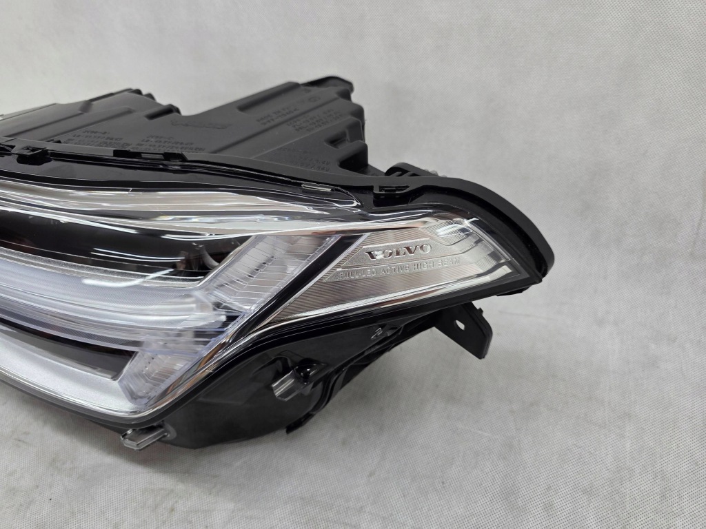 Volvo xc90 2 2 рестайлінг  фара перед ліва full led active high beam 32404715 в Україні