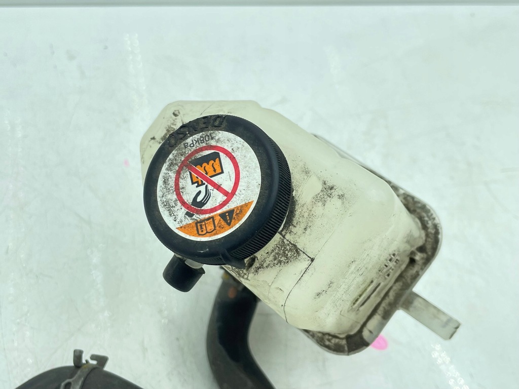 фото №5, Toyota prius prime 2016 бак расширительный охлаждающая жидкость