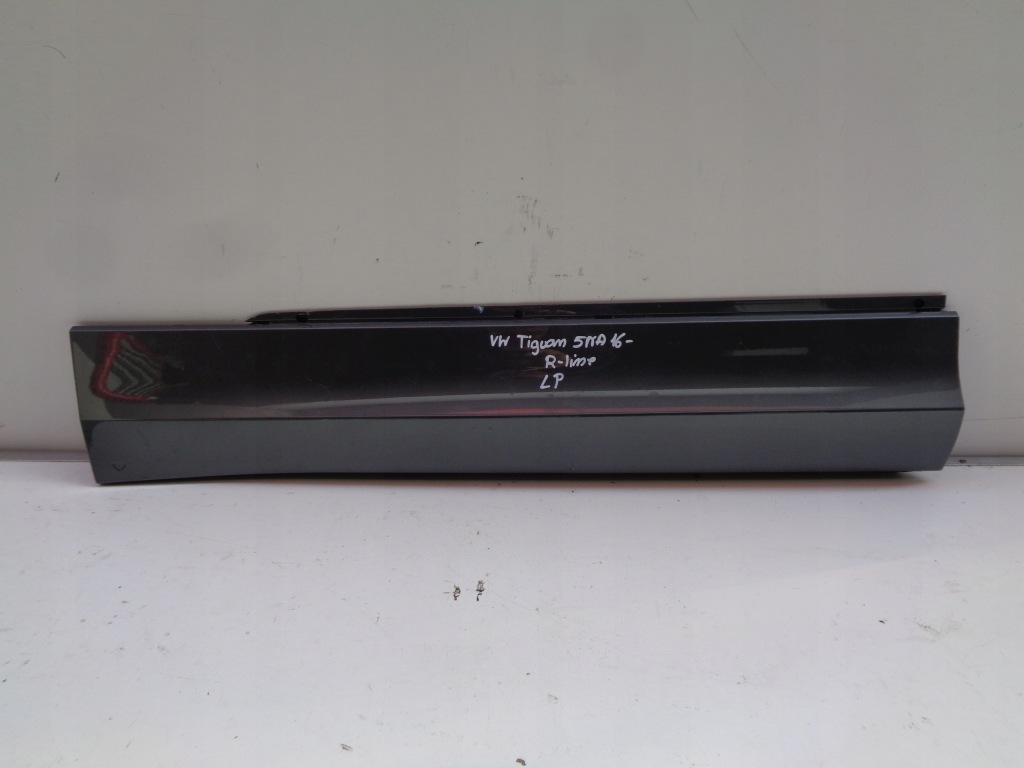 фото №1, Молдинг дверь левая передняя vw tiguan 5n r-line 16-