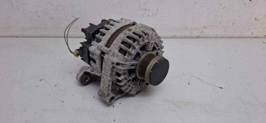 Купити Генератор opel оригінальний номер 13581891