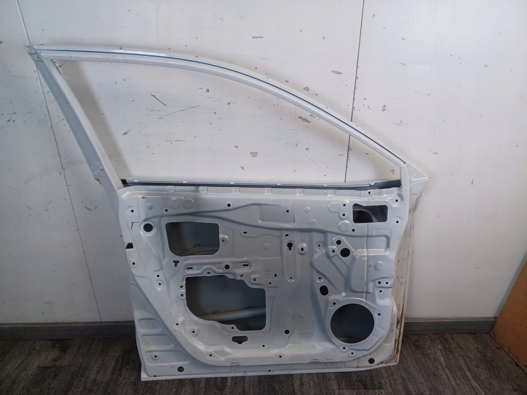 фото №15, Дверь ---- toyota corolla cross ---- передние левая -- перед левый