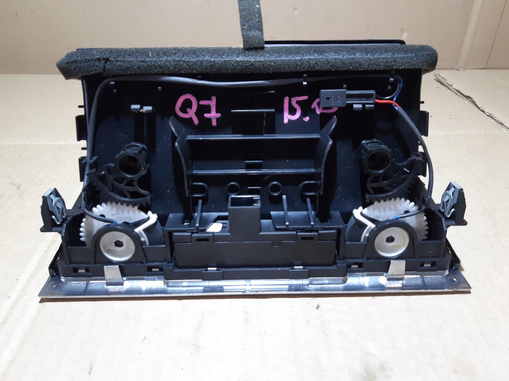 фото №10, Audi q7 4l средняя решётка обдув 4l0820951