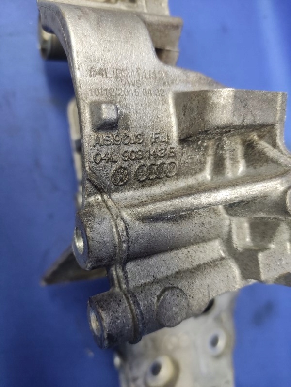 Кронштейн кронштейн генератора audi a4 b8 2.0 tdi с Разборки