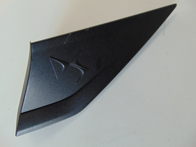 фото №1, Права заглушка трикутник крила задня citroen ds7