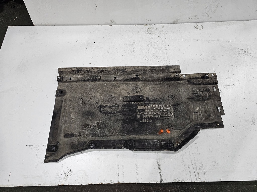 фото №7, Захист підвіска ліва audi a4 b9 8w0825207