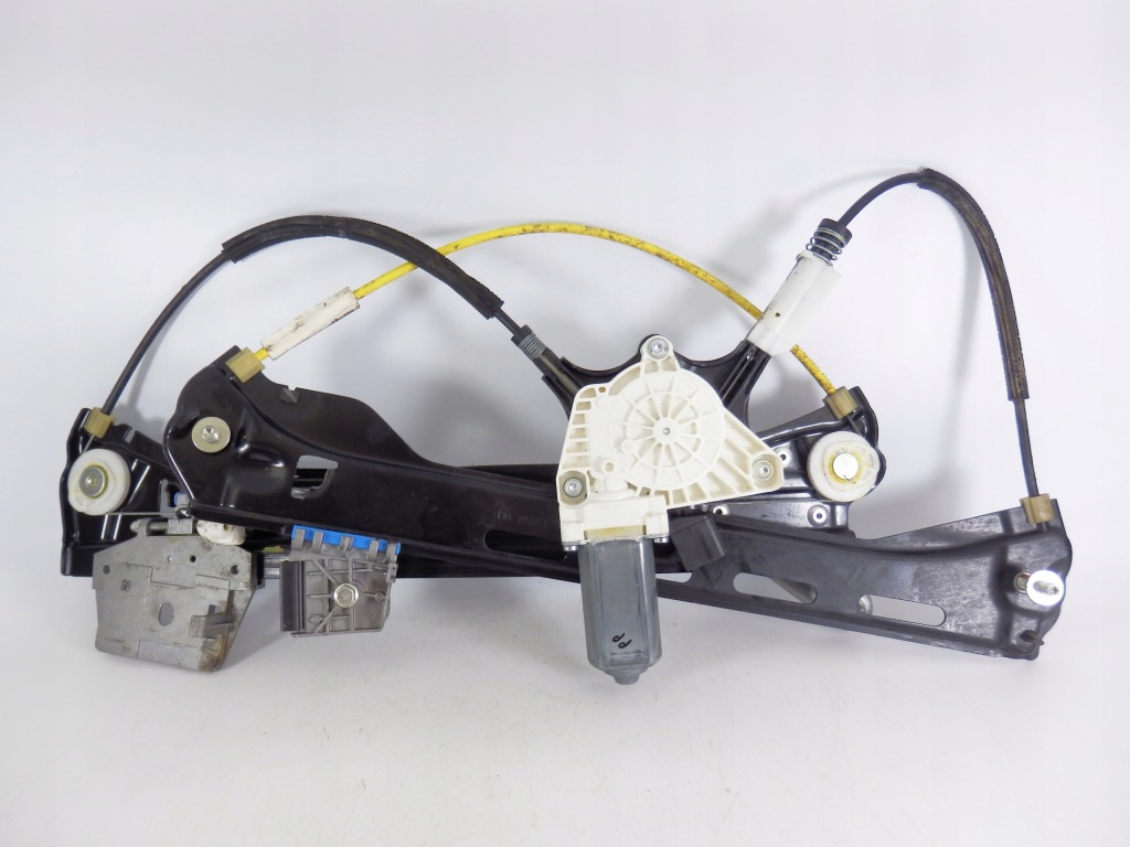 Купить Подъемник стекло правый перед mercedes c218 x218