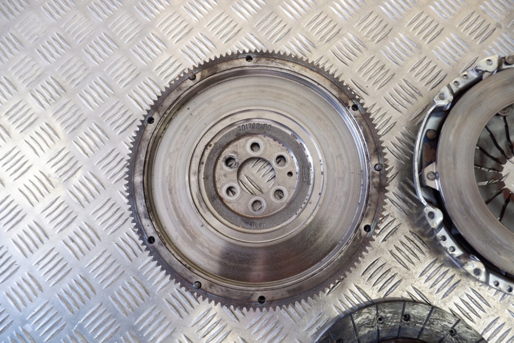 фото №10, Комплект сцепления vw passat b6 3c2 702098 1.9l дизель 77kw 2008