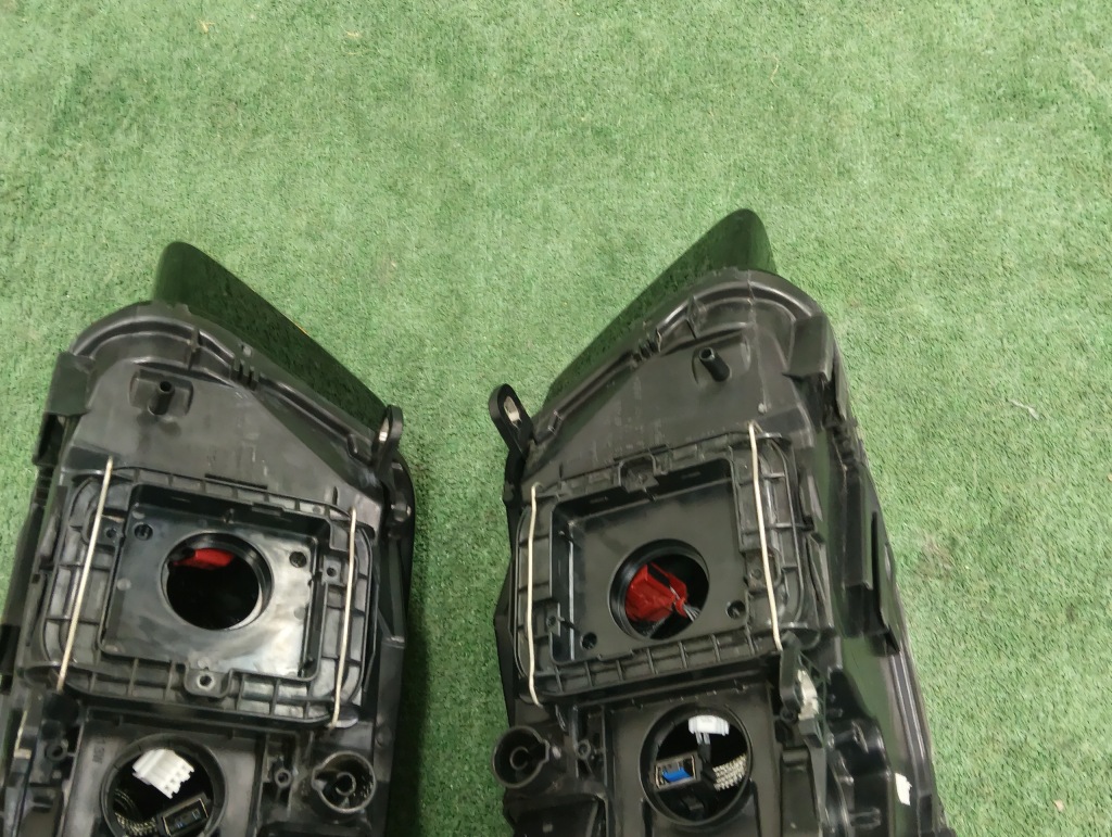 Фонари перед правый  левая audi q5 8r рестайлинг  ксенон led 8r0941006c 8r0941005c Оригинал