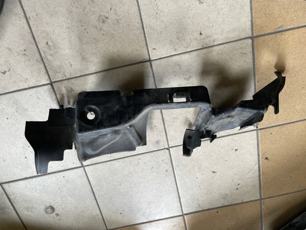 фото №1, Воздуховод воздуха левая audi tt 8s0121283