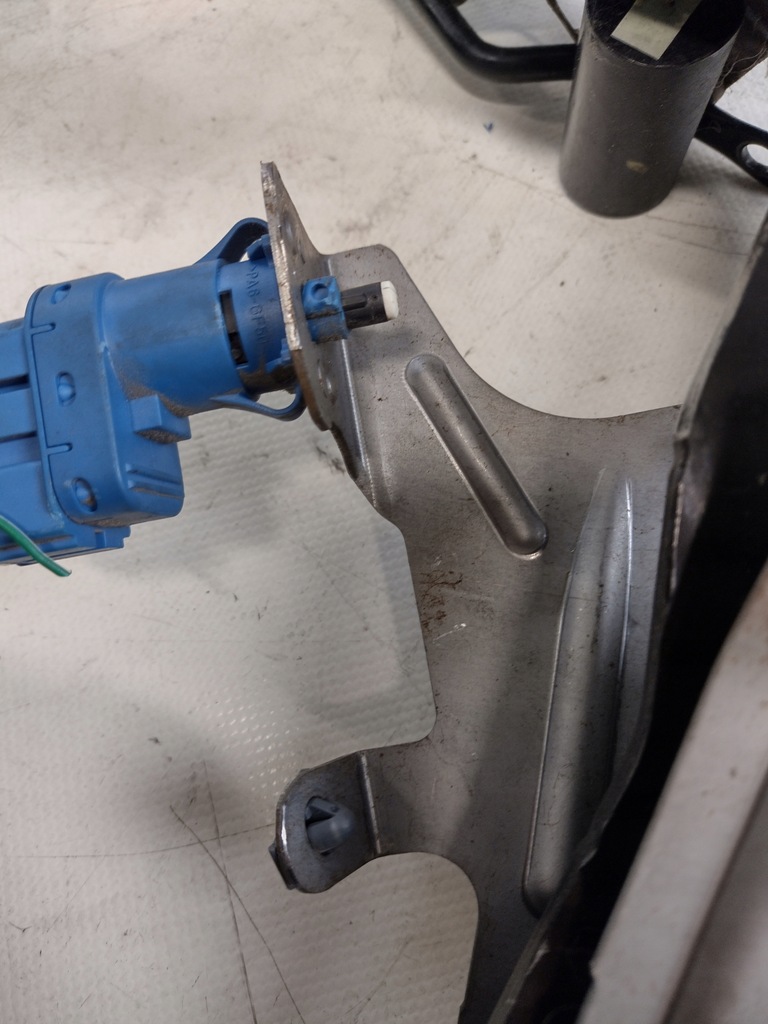 фото №12, Педалі газу, гальма mazda 5 1,8b