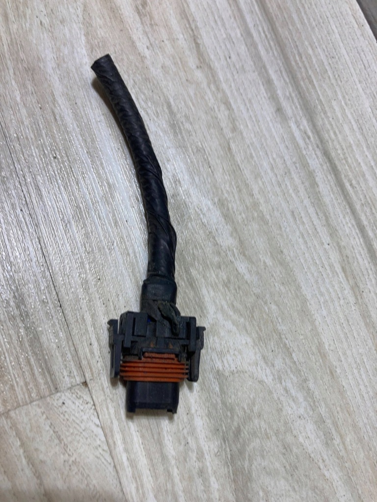 фото №1, Hyundai ix35 2016 штекер противотуманная фара