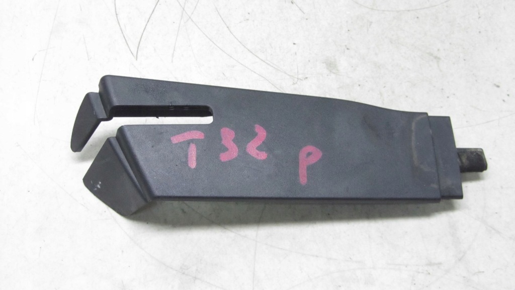 фото №1, Nissan x-trail t32 заглушка петля крышки правая 14-