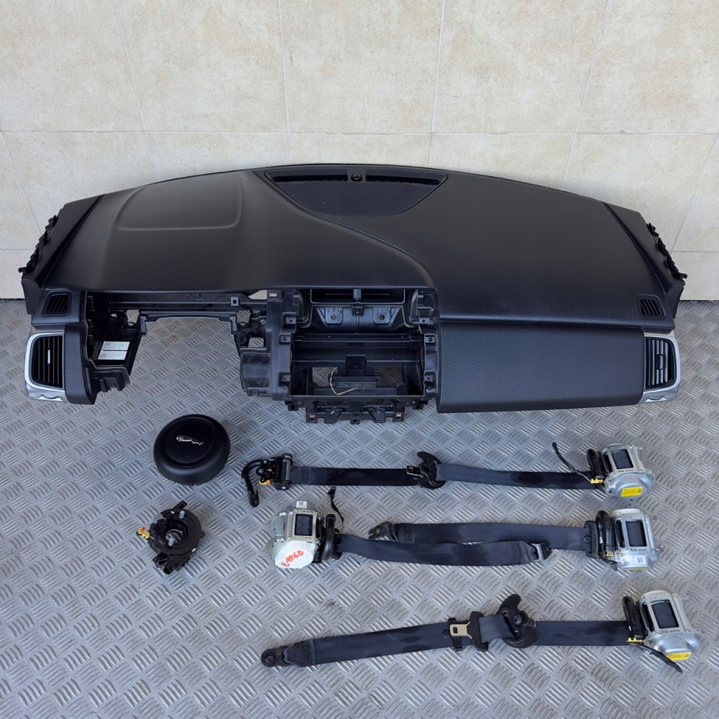 Купить Приборная панель панель  ремни подушка безопасности jaguar e-pace 2017 rok