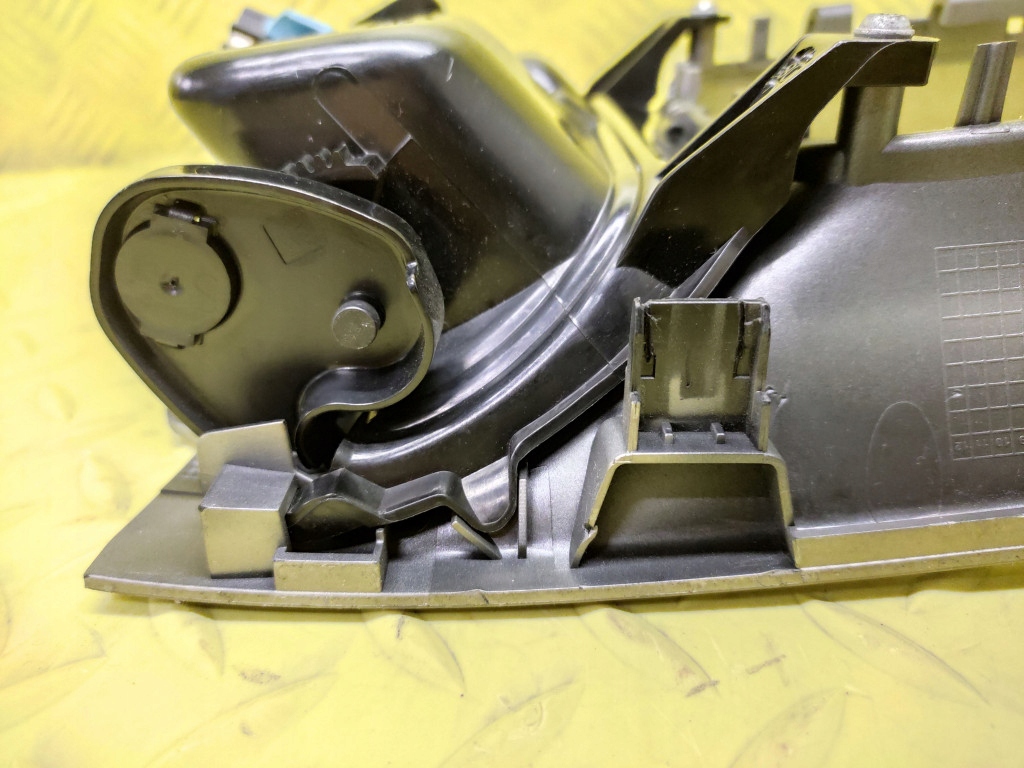 фото №11, Citroen c5 iii защита пластиковая пепельница 9682457777