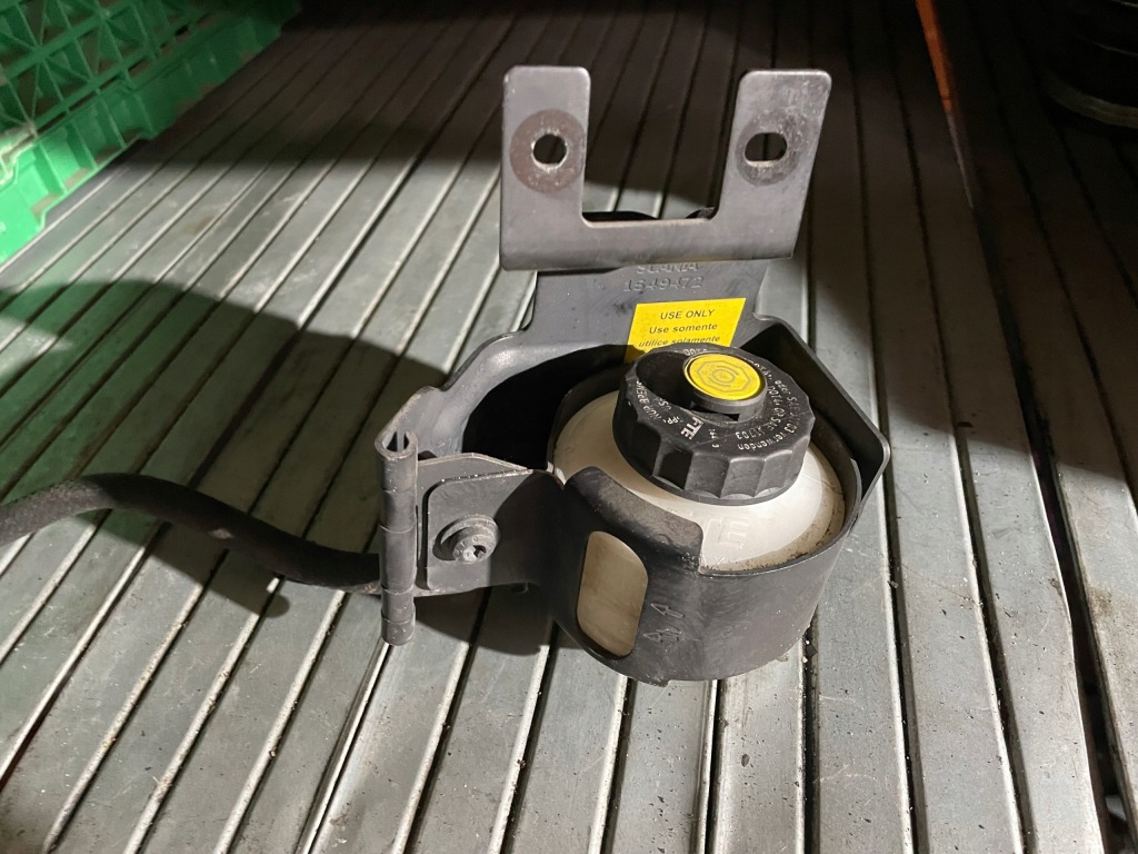 фото №1, Бачок жидкость сцепления scania r 1549472