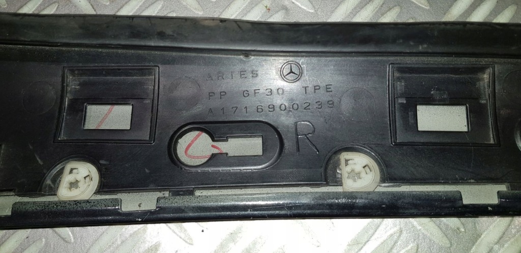 Mercedes slk w171 молдинг скло лобове права ущільнювач Доставка