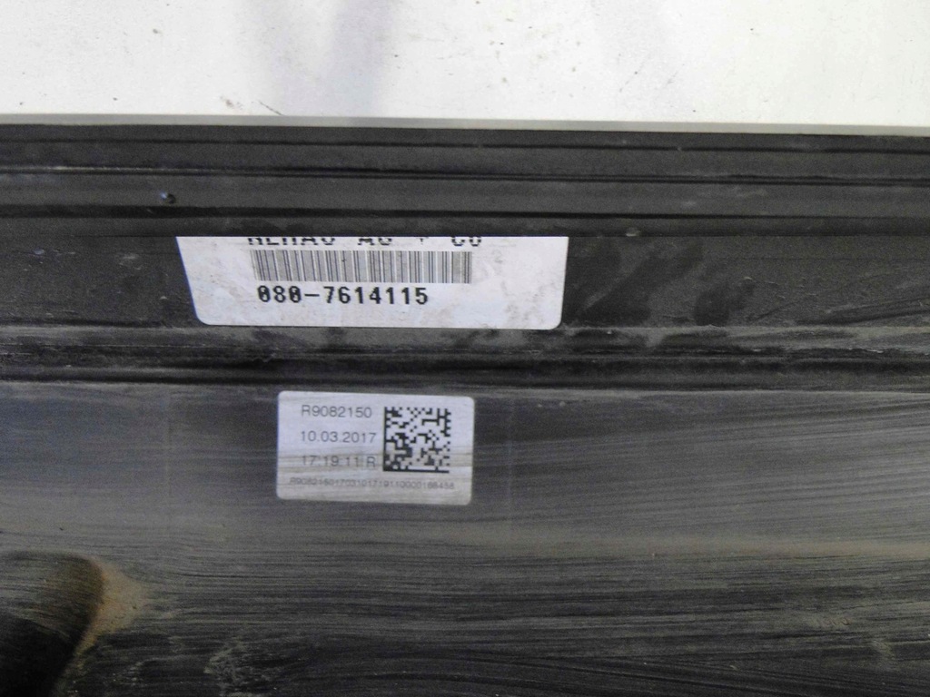 фото №9, Mercedes-benz оригинальный номер a205690xx40 молдинг порог набор