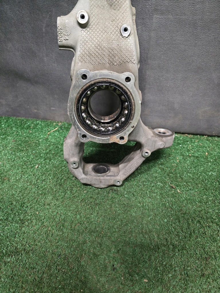 фото №5, Поворотный кулак левая перед porsche taycan 9j1