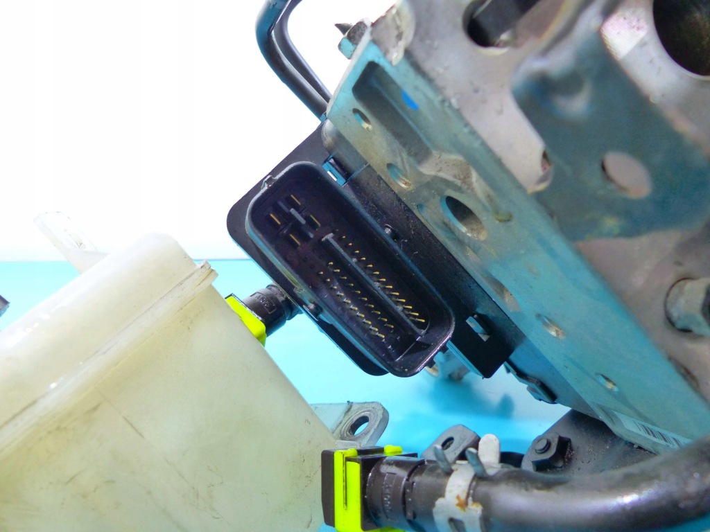 Насос abs lexus ls iv ls600h 06-12 Зі Шроту