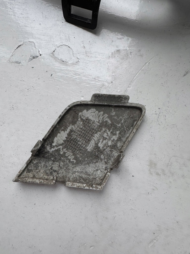 Ford c-max mk2 09-13r. - заглушка фаркоп бампера перед am51-17a989-aa Оригинал