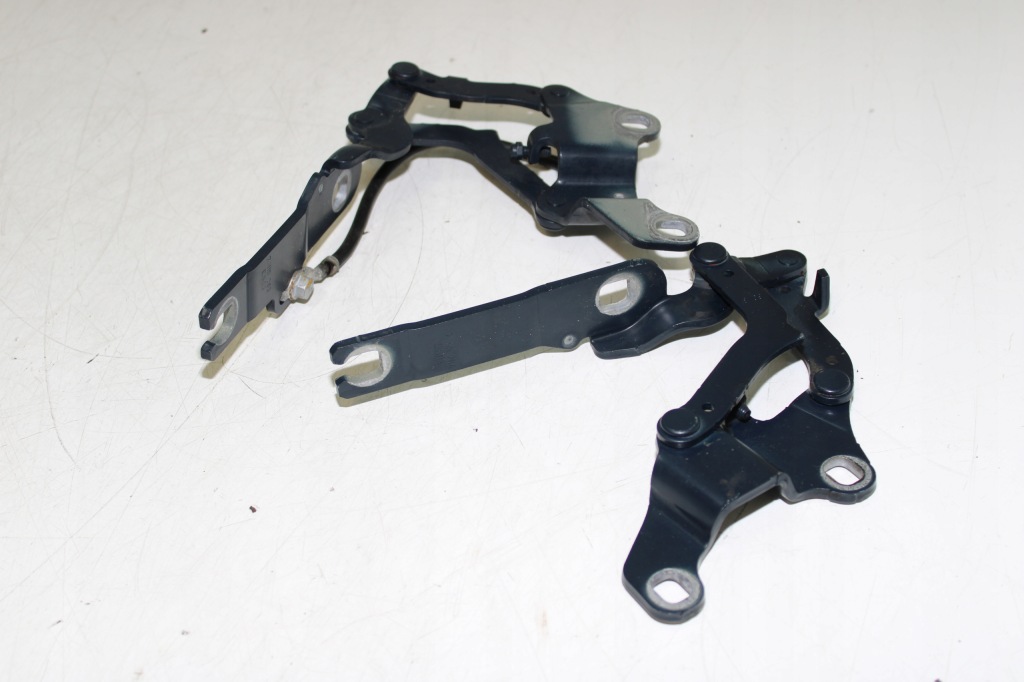 фото №1, Петли капот 7115263 7115264 bmw e90 e91 петля левый + правый