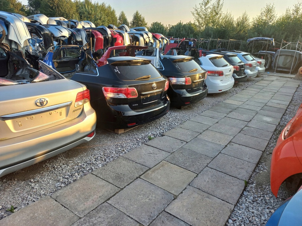 фото №10, Toyota avensis t27 ii lift t29 15-18r решітка радіатора решітка радіатора перед 52719-05010