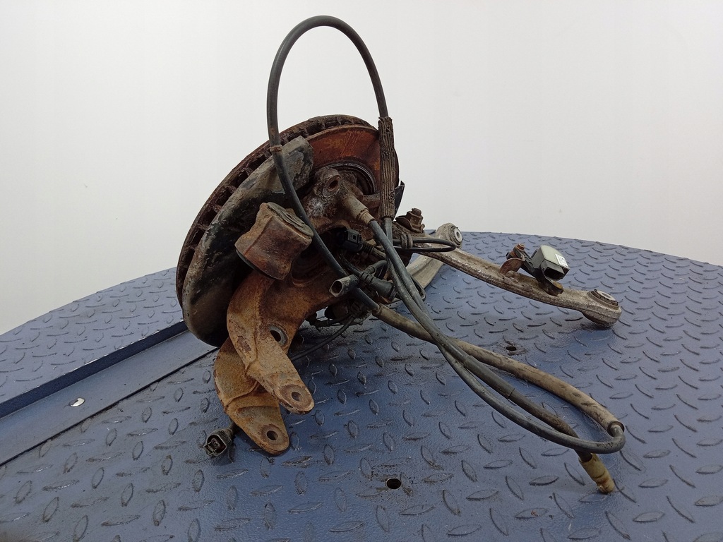 фото №4, Audi q7 4l 4.2 tdi поворотный кулак правая задняя 7l8505436