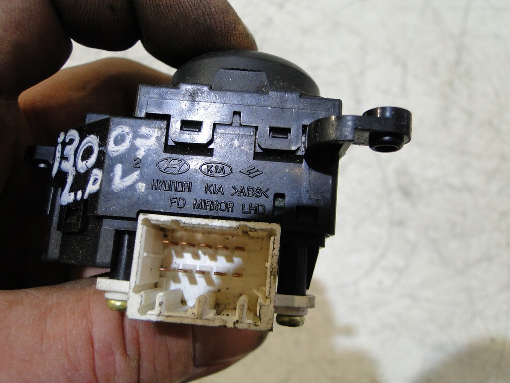 фото №8, Hyundai i30 i 06-11 перемикач регулювання дзеркал