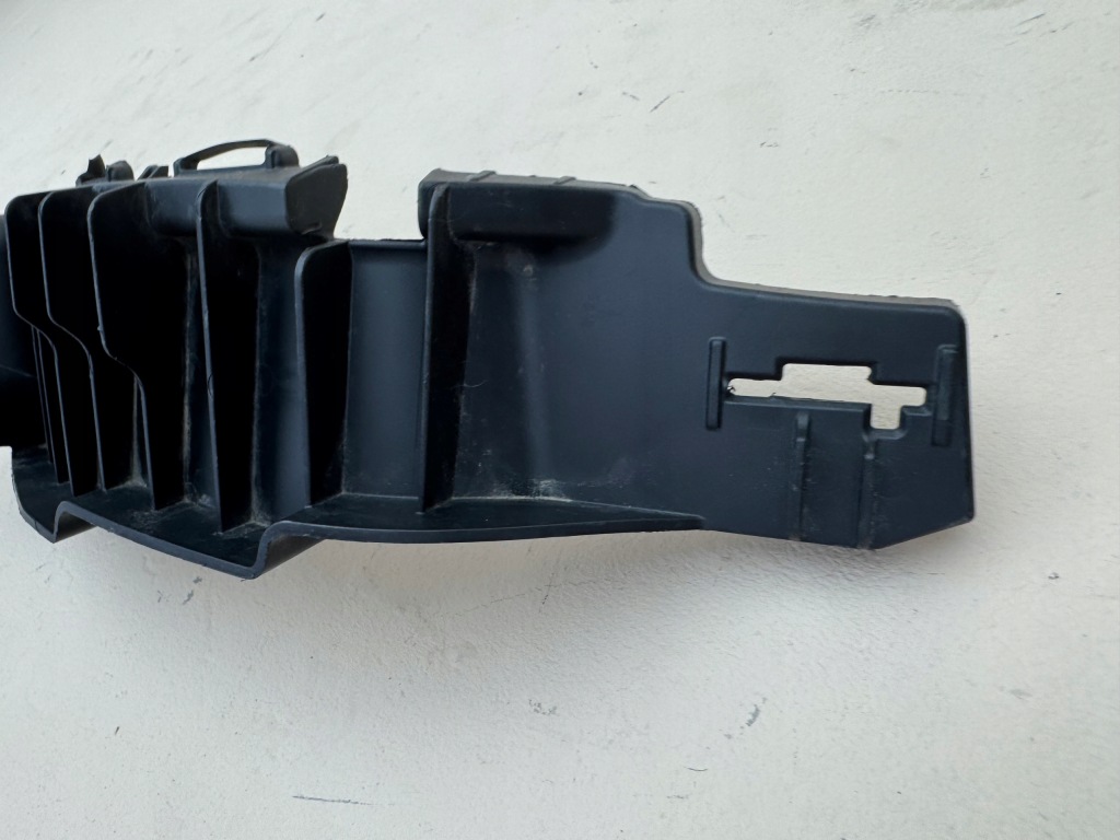 Mercedes e-klasa w214 23r- направляющая бампера правый задний  a2148851405 Недорого