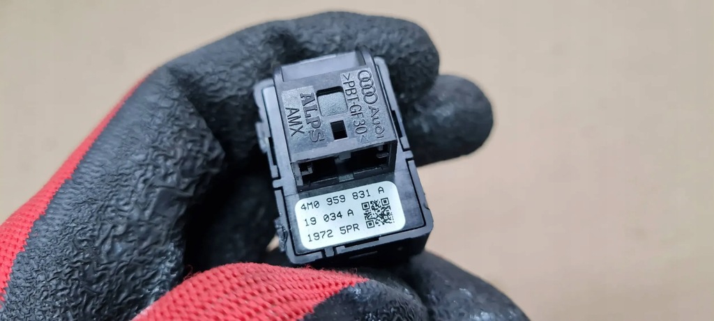 фото №8, A4 b9 8w кнопка открывания крышки багажника a5 8w q5 4m0959831a