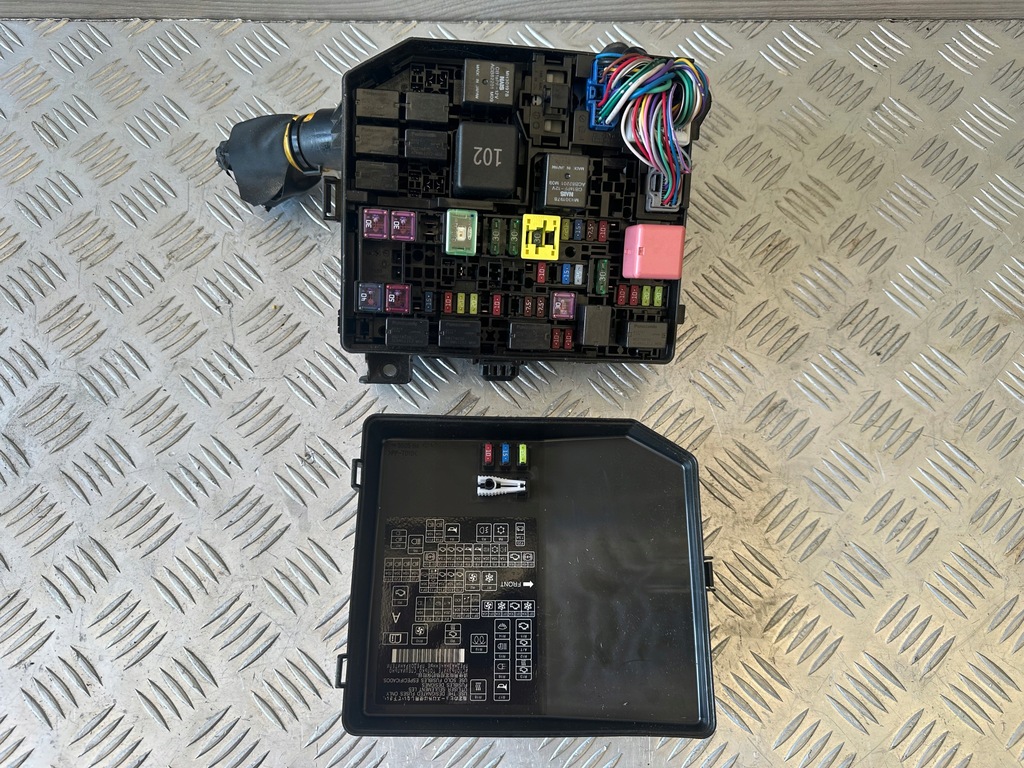 фото №8, Mitsubishi outlander iii 2.2 дизель коробка предохранителей защита крышка