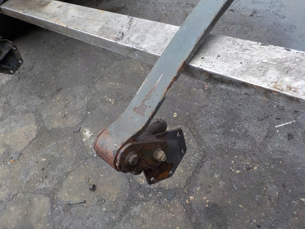 фото №1, Iveco stralis щітка / ресора перед одномісний