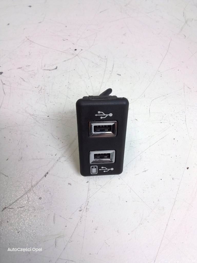 фото №1, N240 з'єднувач роз'єм port usb opel crossland x 39132905