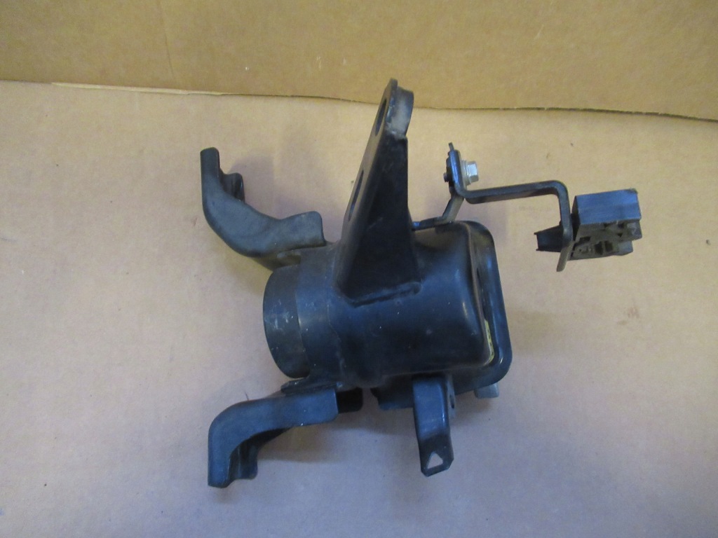 фото №2, Toyota auris ii кронштейн подушка