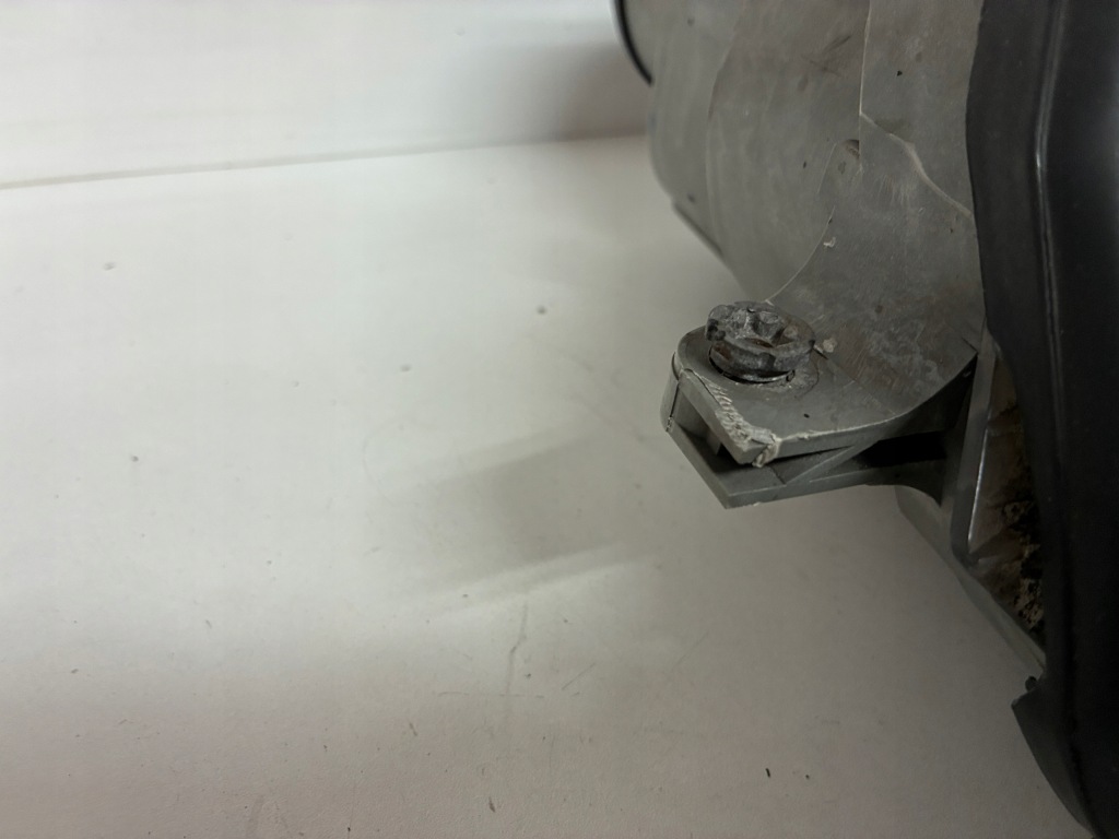 Mercedes w203 рестайлинг  ксенон лампа перед передняя левая европа 130732907202 с Разборки