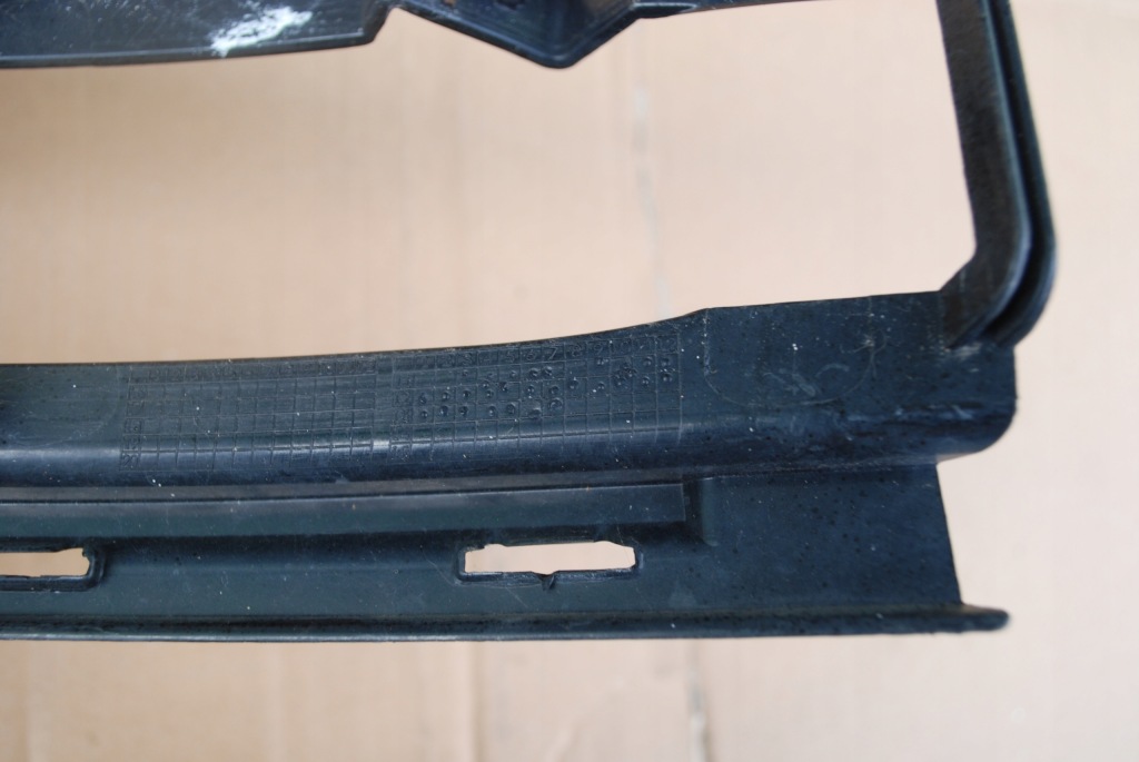 Решітка середня бампера renault scenic 3 3 рестайлінг  622549048r Зі Шроту