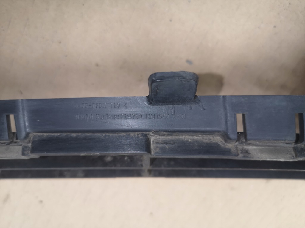 фото №10, Решётка средняя бампер перед peugeot 3008 i lata 09-12 przed lift