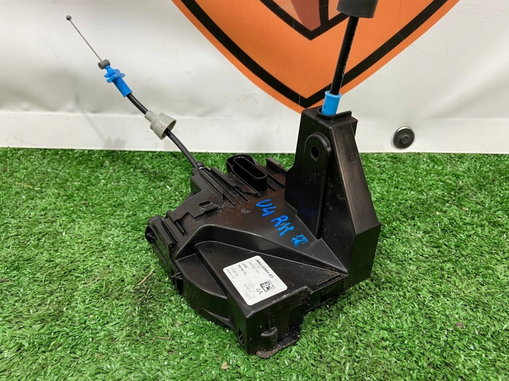 Купити Замок дверей задні правий range rover velar l560 j8a2-24994-ad