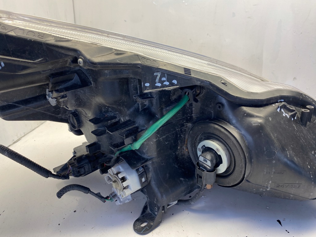 фото №11, Toyota prius plus + лампа левый перед full led