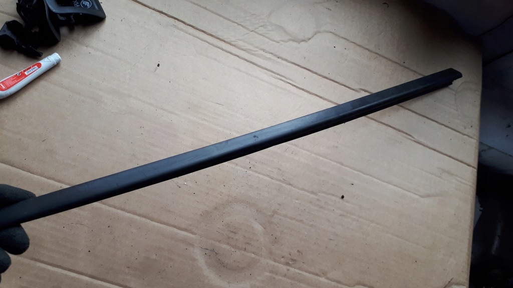 фото №1, A6 c7 lift молдинг прокладка стекло лобовое левая